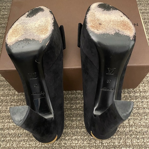 Louis Vuitton Suede Pumps with Large Bow - Picture 6 of 8
